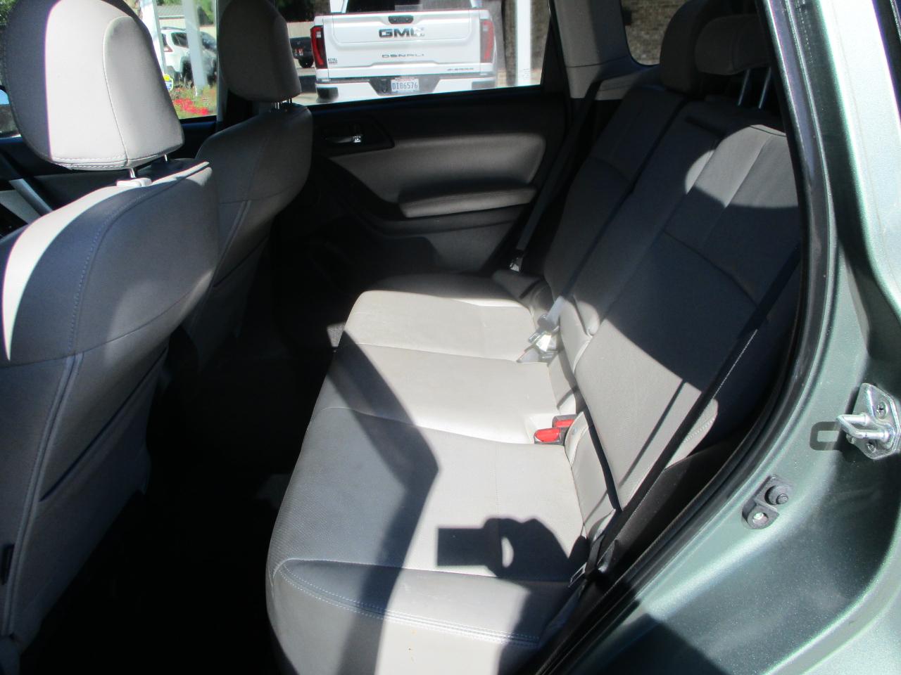 Subaru Forester 2.5i Touring 2014