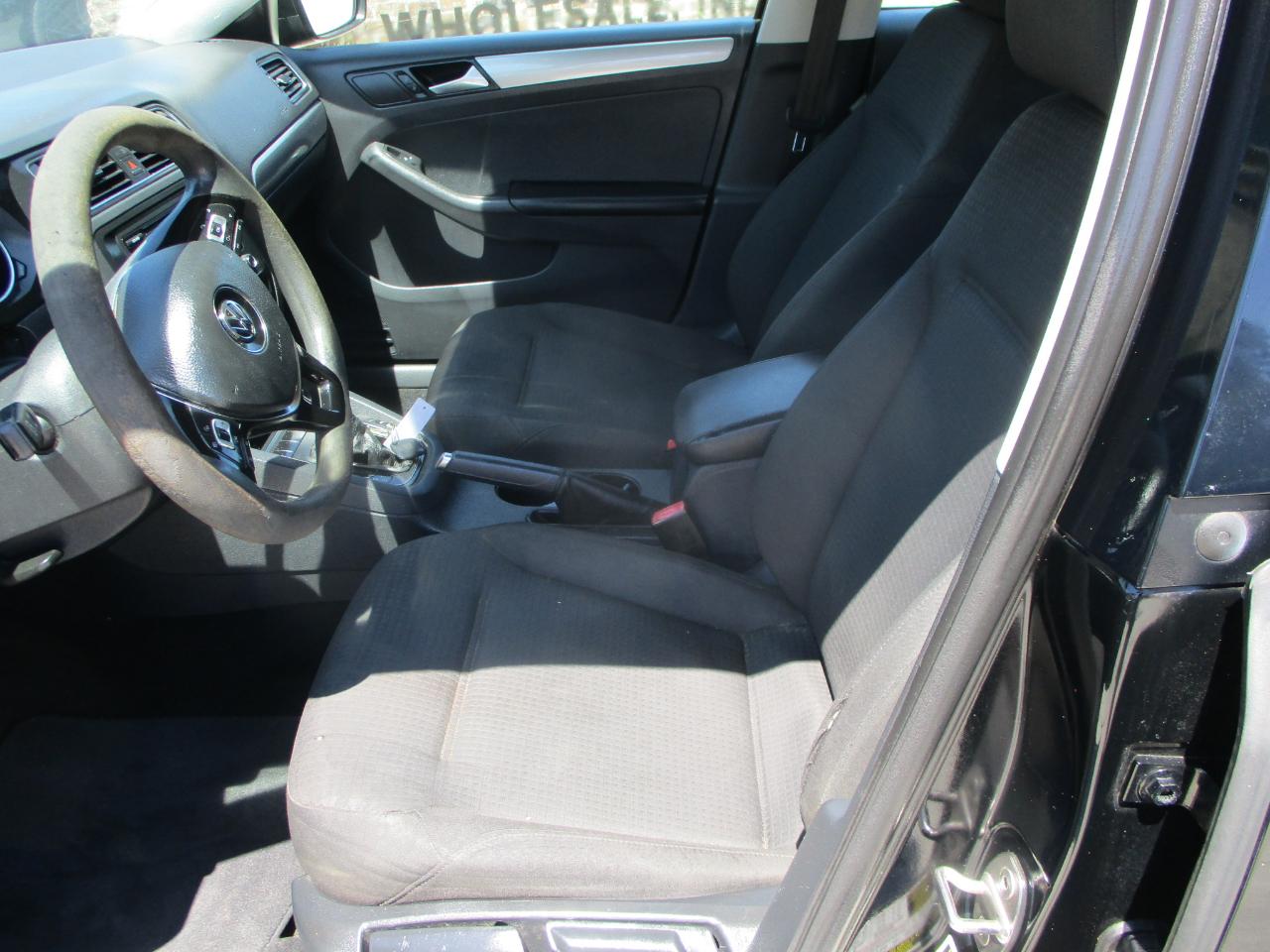 Volkswagen Jetta SE 6A 2015