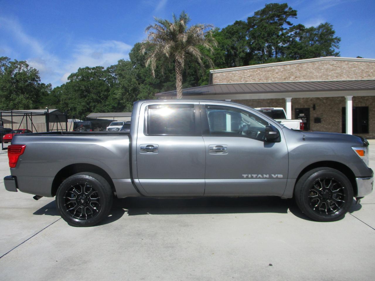 Nissan Titan SV Crew Cab 2WD 2018