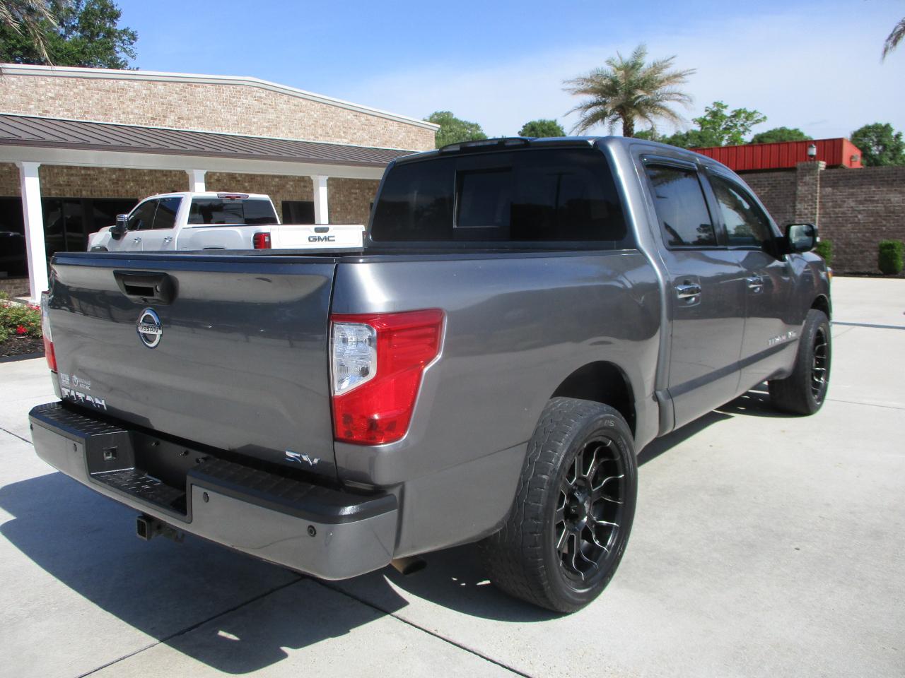 Nissan Titan SV Crew Cab 2WD 2018