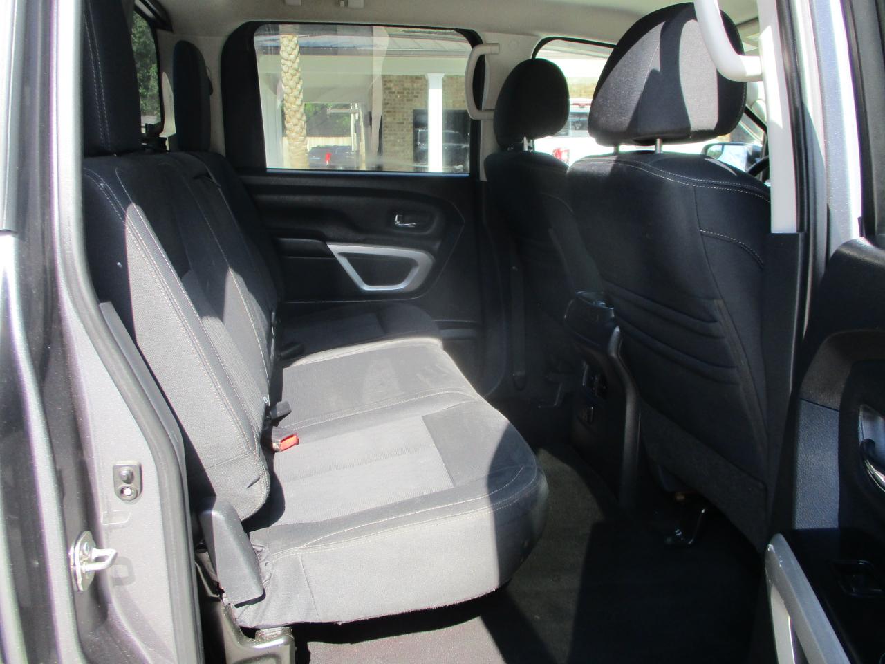 Nissan Titan SV Crew Cab 2WD 2018