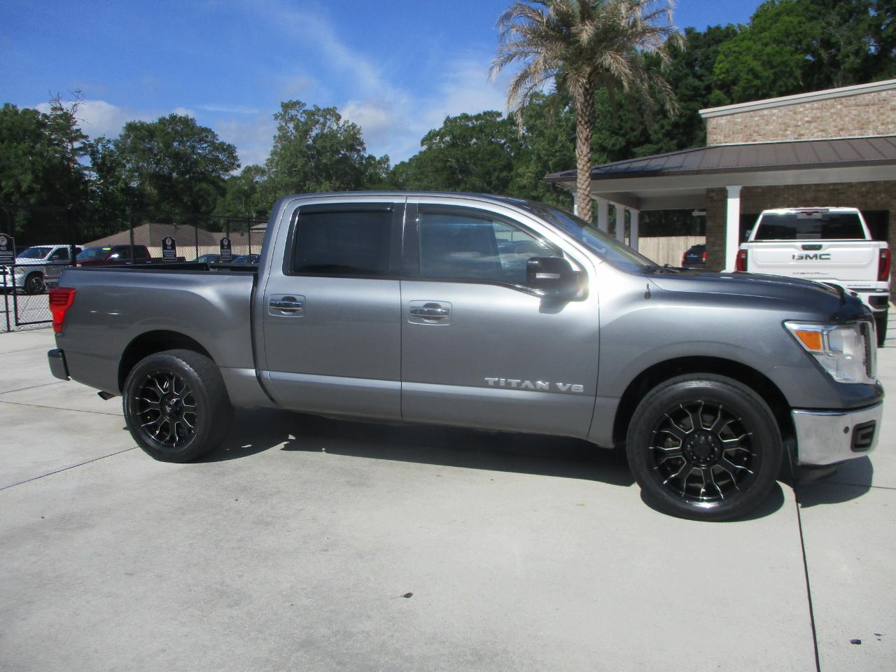 Nissan Titan SV Crew Cab 2WD 2018