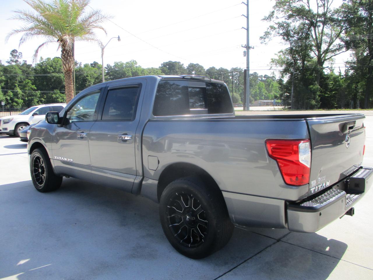 Nissan Titan SV Crew Cab 2WD 2018