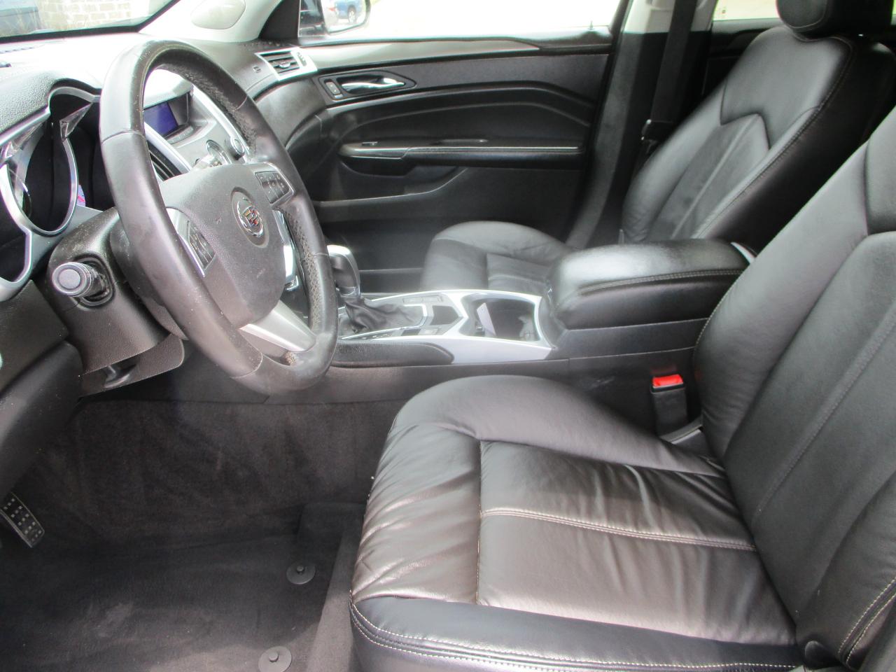 Cadillac SRX Base 2012