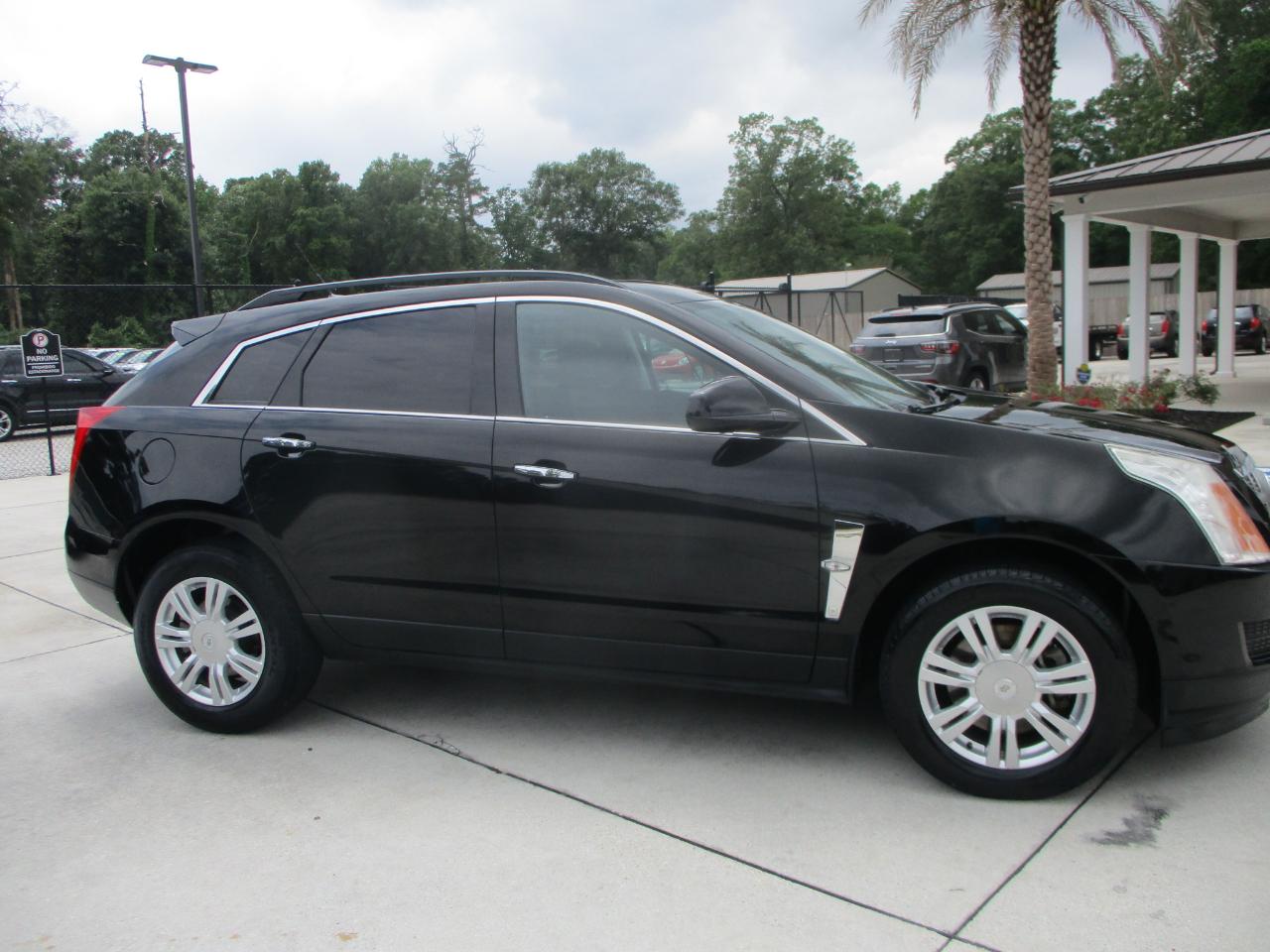 Cadillac SRX Base 2012