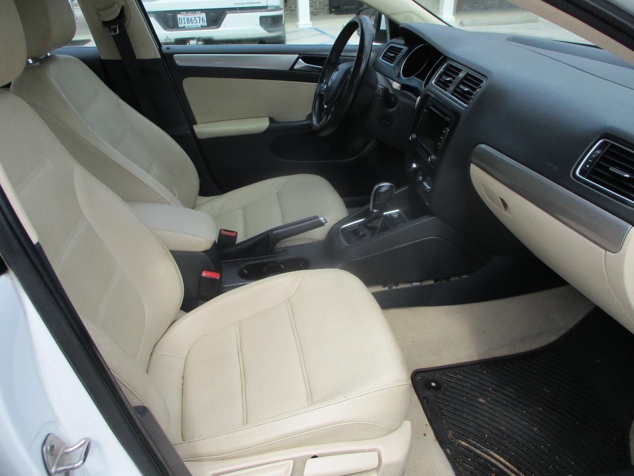 Volkswagen Jetta SE 6A 2015