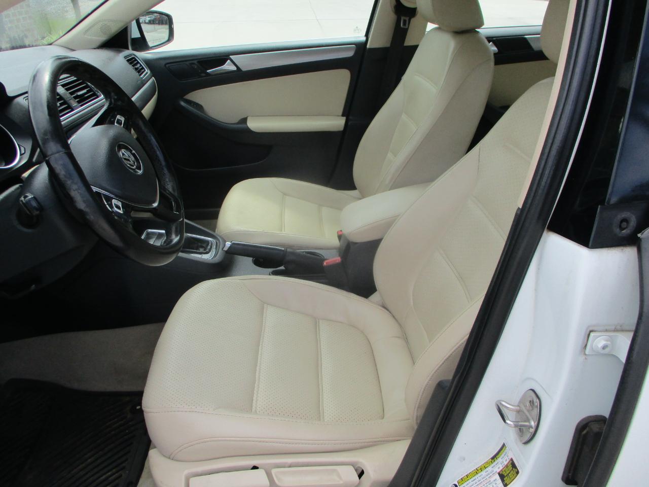 Volkswagen Jetta SE 6A 2015