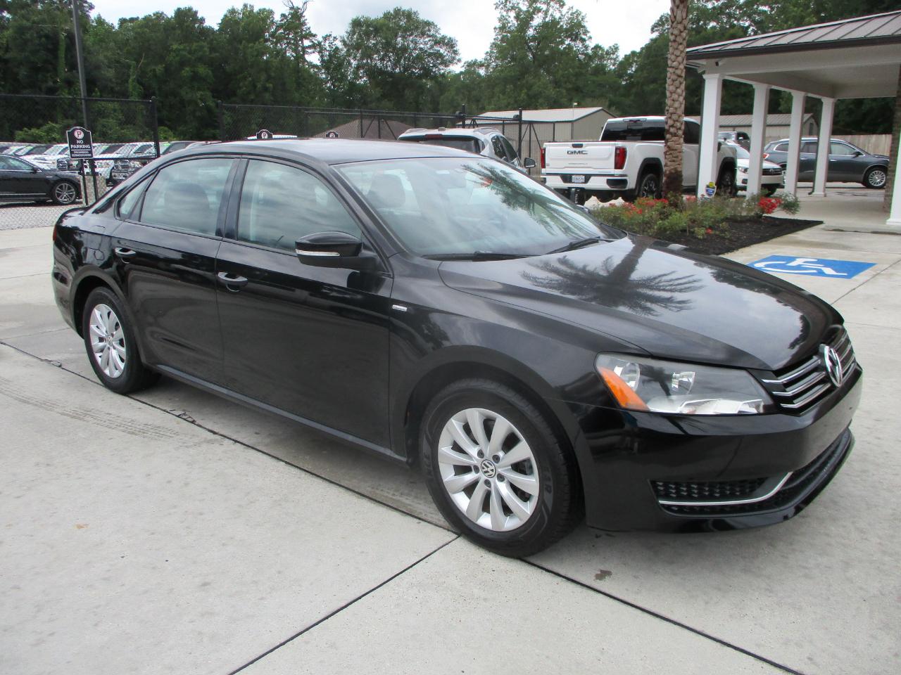 Volkswagen Passat 1.8T S AT 2014
