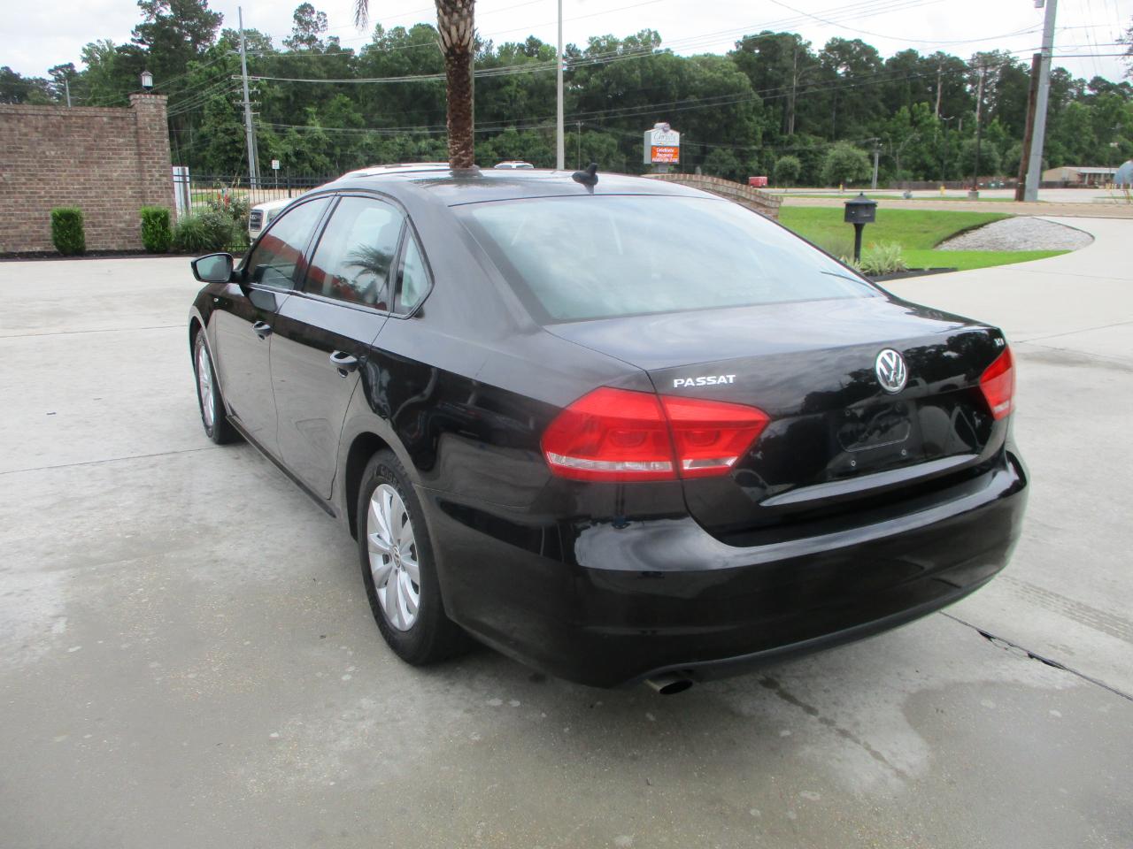 Volkswagen Passat 1.8T S AT 2014
