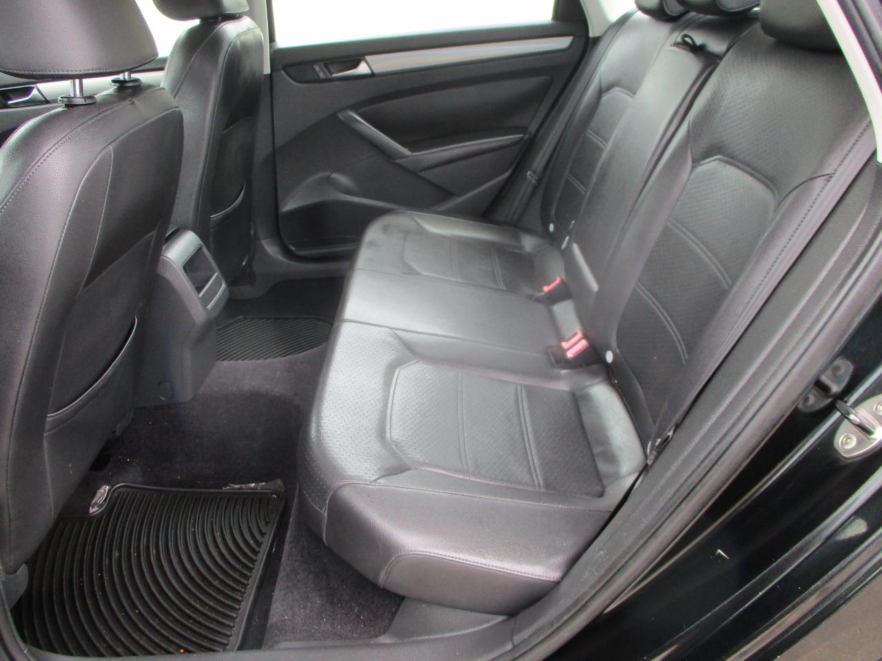 Volkswagen Passat 1.8T S AT 2014