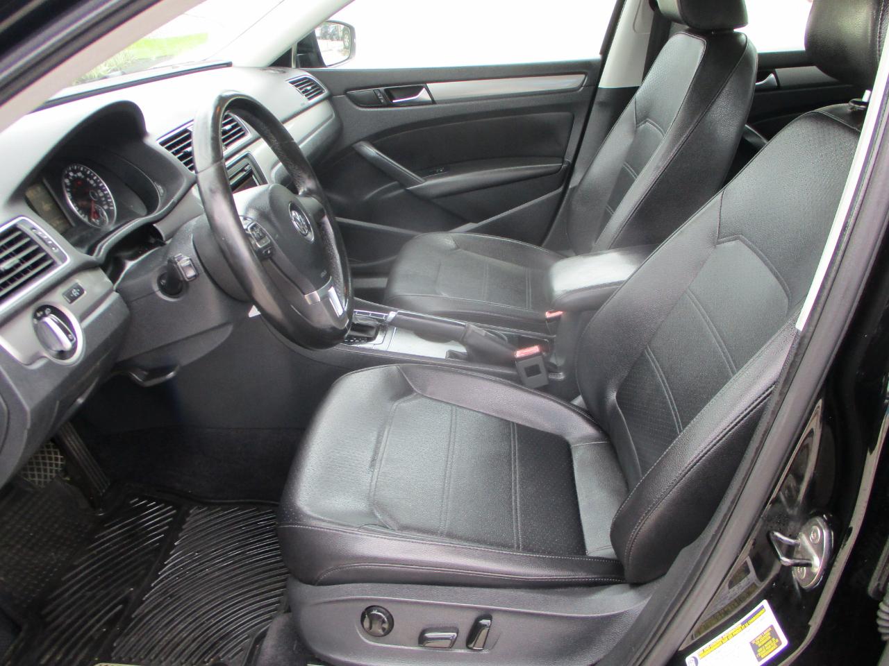 Volkswagen Passat 1.8T S AT 2014