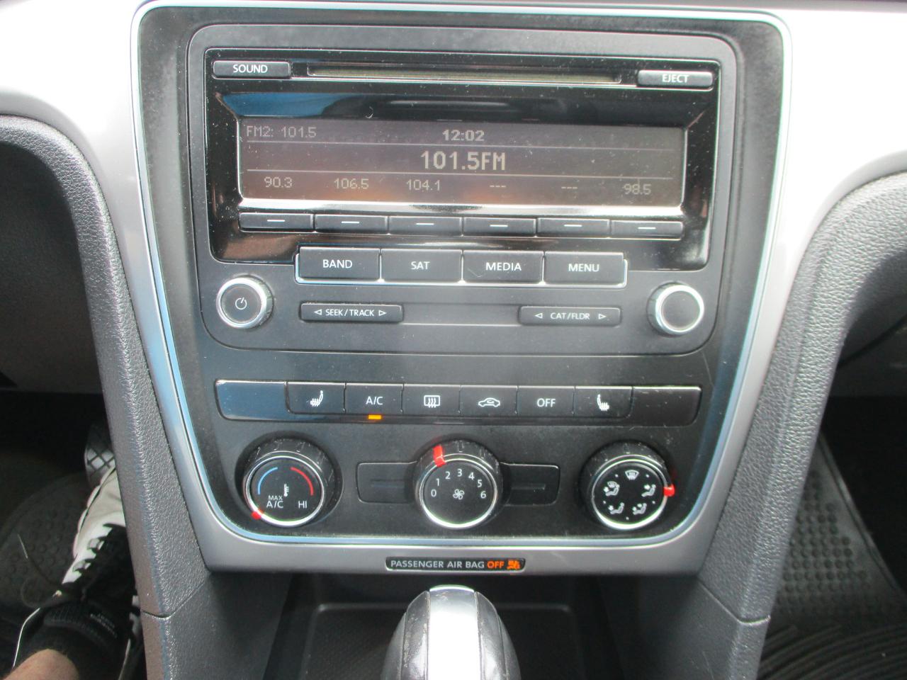 Volkswagen Passat 1.8T S AT 2014