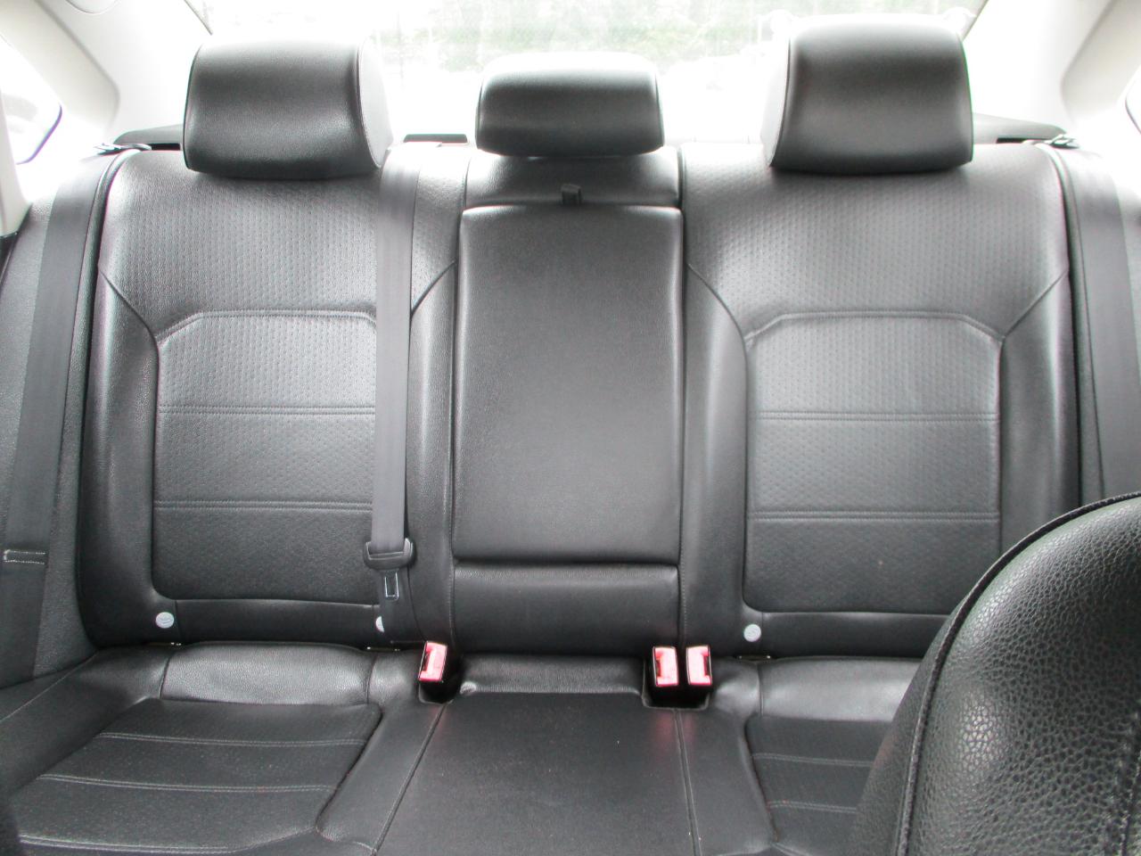 Volkswagen Passat 1.8T S AT 2014