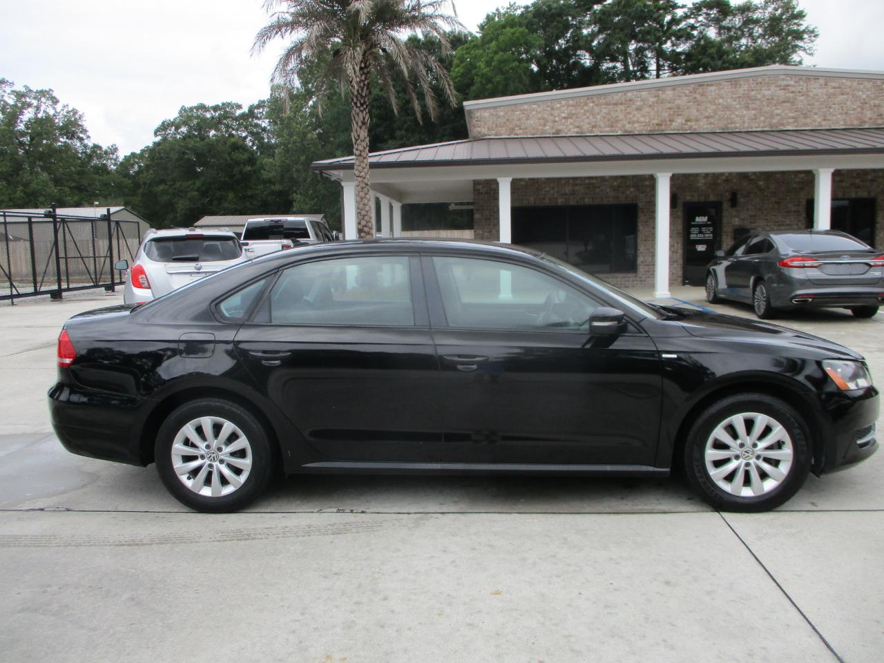 Volkswagen Passat 1.8T S AT 2014