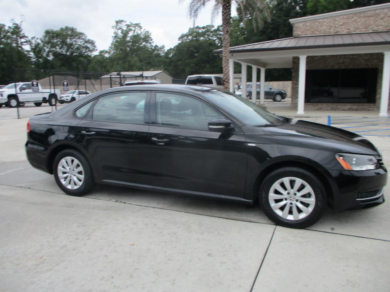 Volkswagen Passat 1.8T S AT 2014