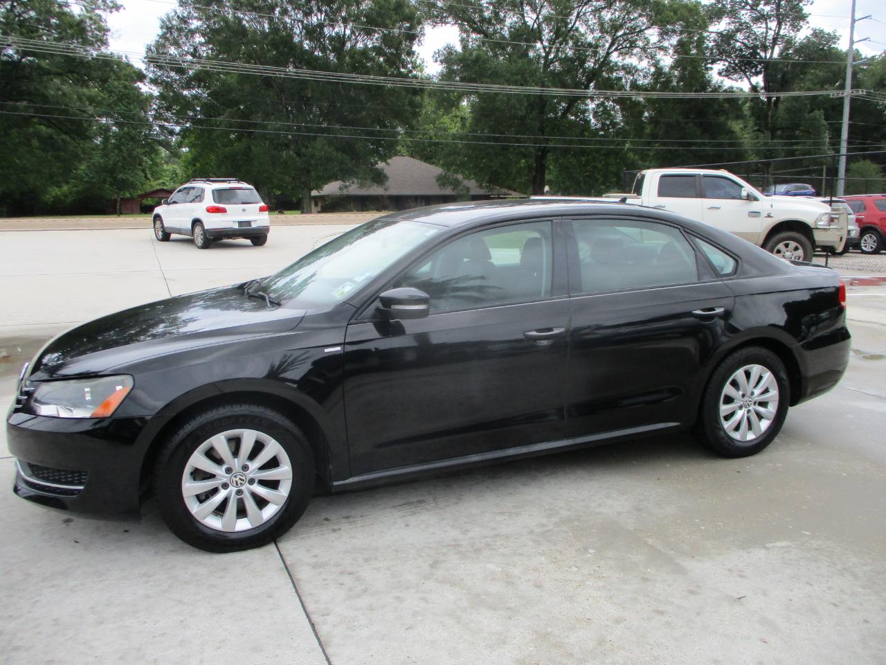 Volkswagen Passat 1.8T S AT 2014