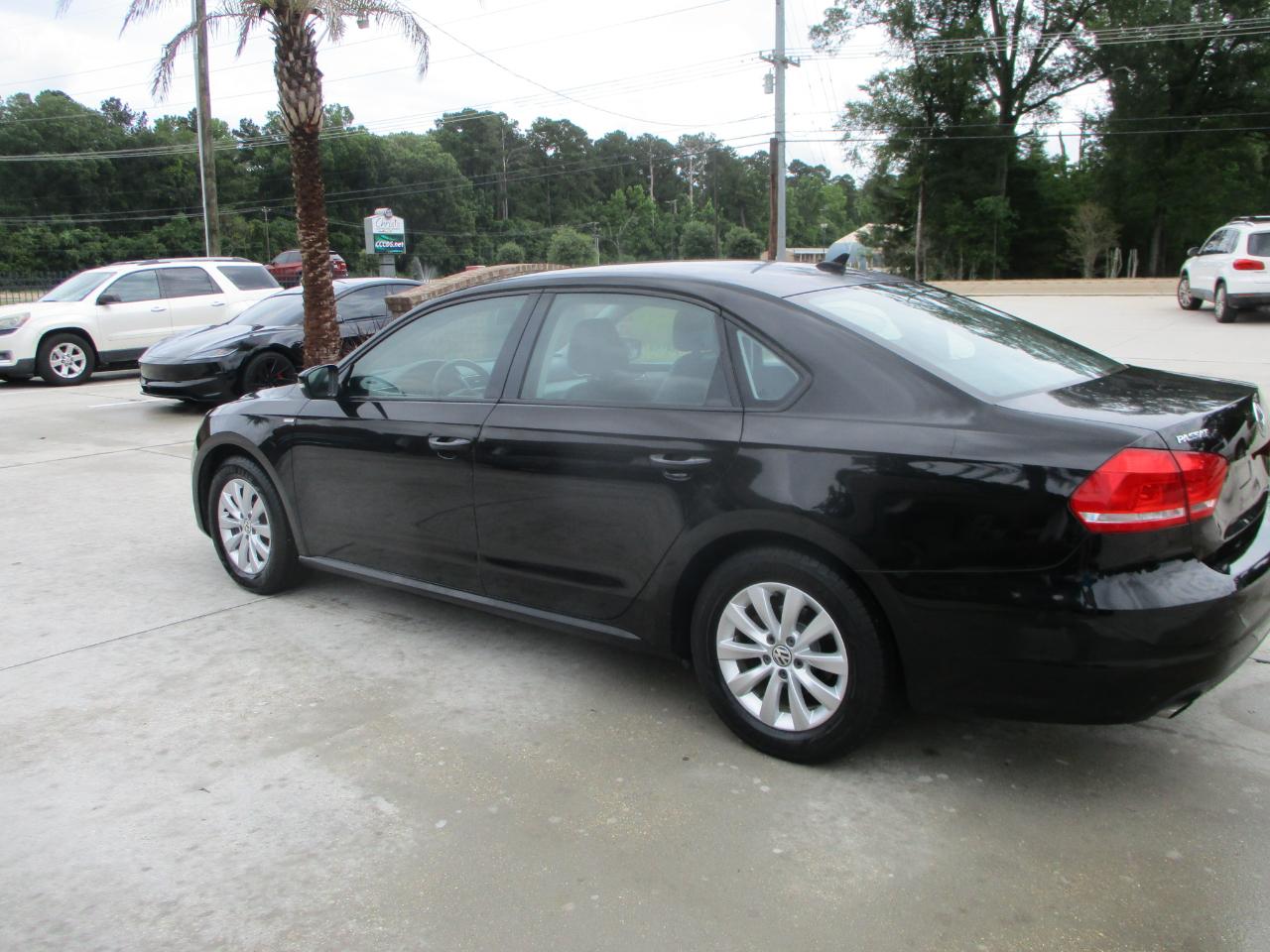Volkswagen Passat 1.8T S AT 2014