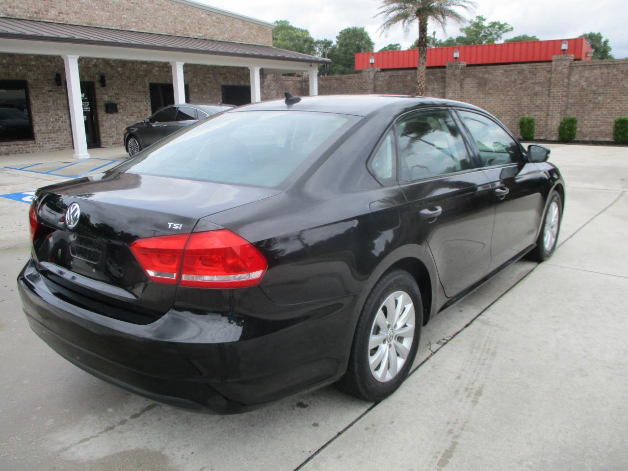 Volkswagen Passat 1.8T S AT 2014