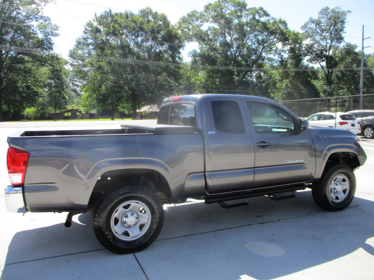 Toyota Tacoma SR5 Access Cab 6' Bed I4 4x4 AT (Natl) 2017