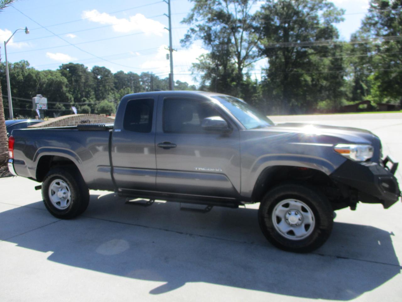 Toyota Tacoma SR5 Access Cab 6' Bed I4 4x4 AT (Natl) 2017