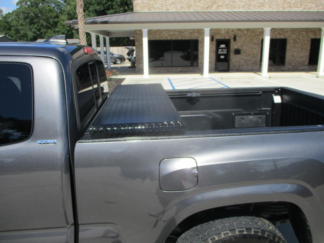 Toyota Tacoma SR5 Access Cab 6' Bed I4 4x4 AT (Natl) 2017