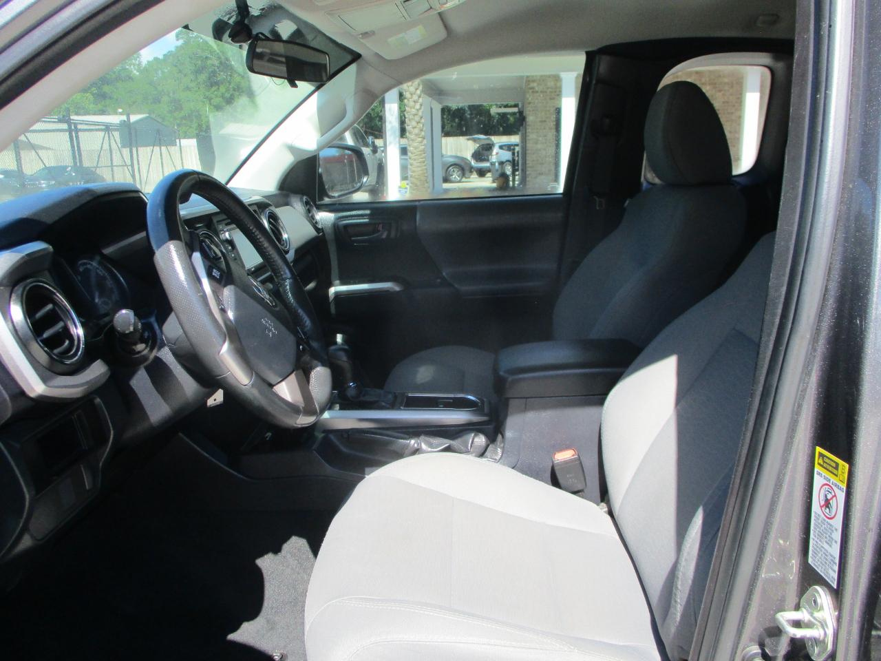 Toyota Tacoma SR5 Access Cab 6' Bed I4 4x4 AT (Natl) 2017
