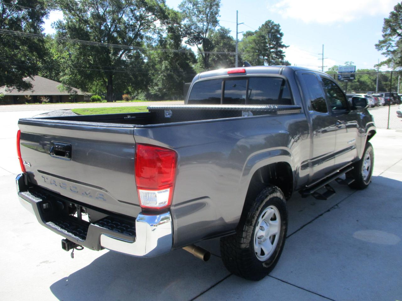 Toyota Tacoma SR5 Access Cab 6' Bed I4 4x4 AT (Natl) 2017