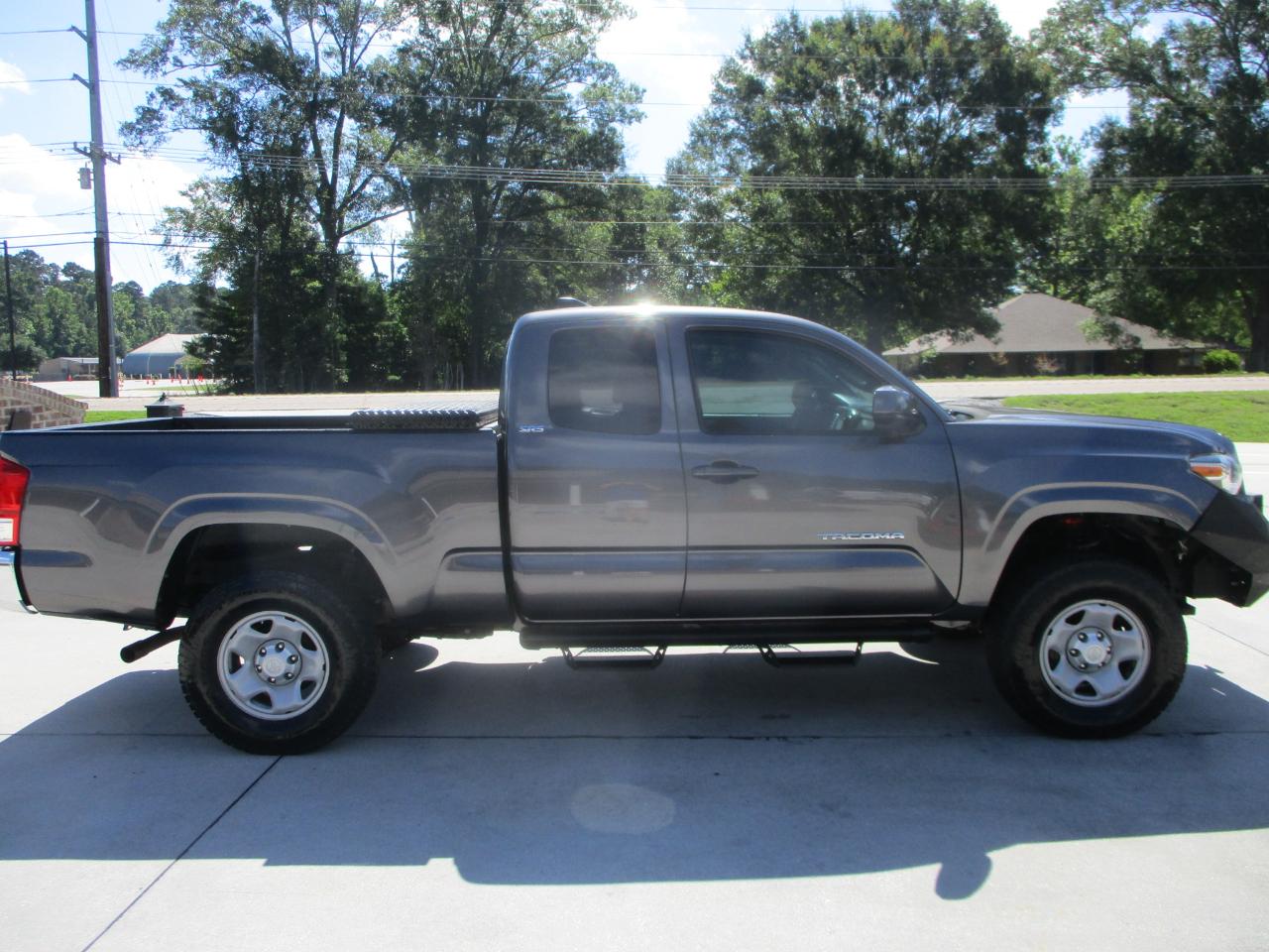 Toyota Tacoma SR5 Access Cab 6' Bed I4 4x4 AT (Natl) 2017