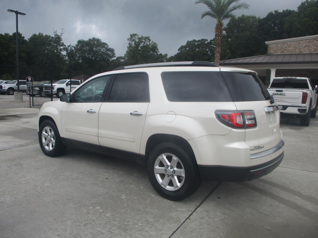 GMC Acadia FWD 4dr SLE w/SLE-1 2015