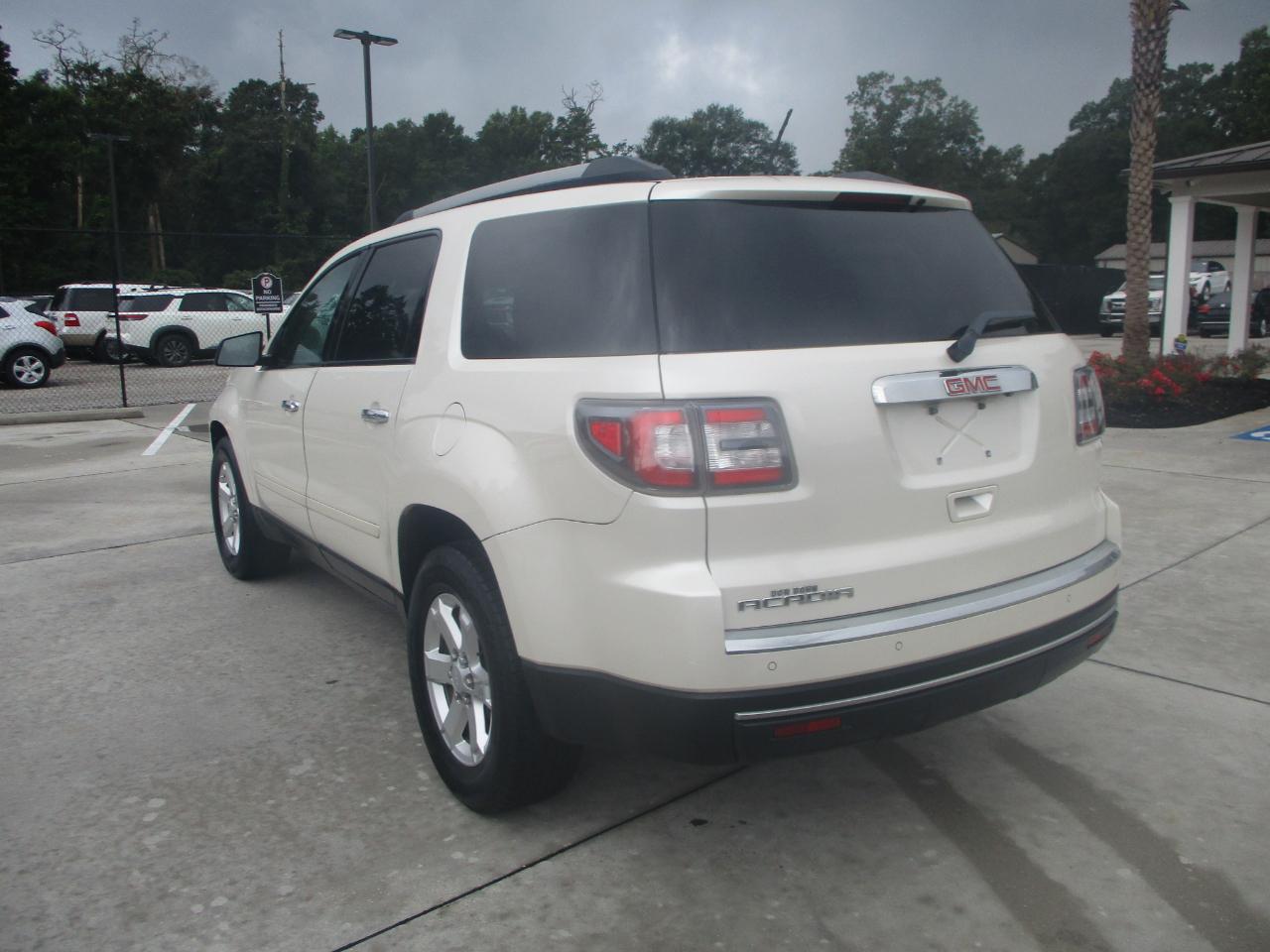 GMC Acadia FWD 4dr SLE w/SLE-1 2015