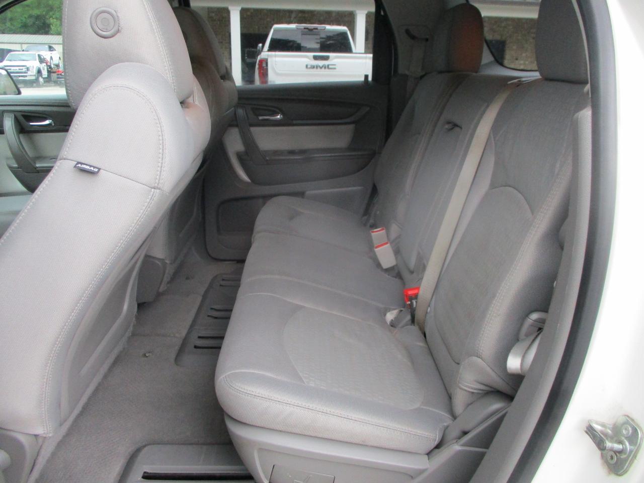 GMC Acadia FWD 4dr SLE w/SLE-1 2015
