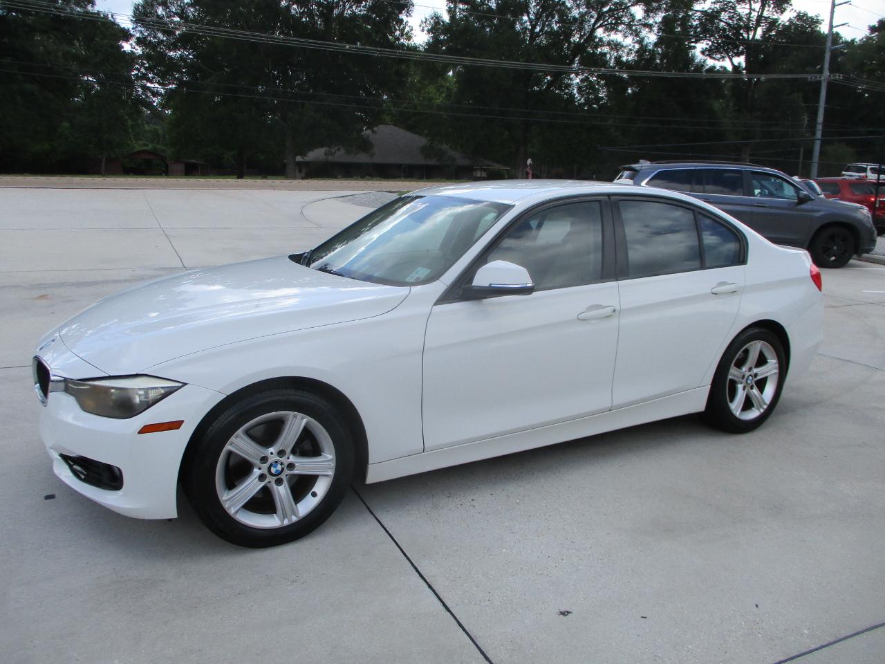 BMW 3 Series 4dr Sdn 328i RWD 2013