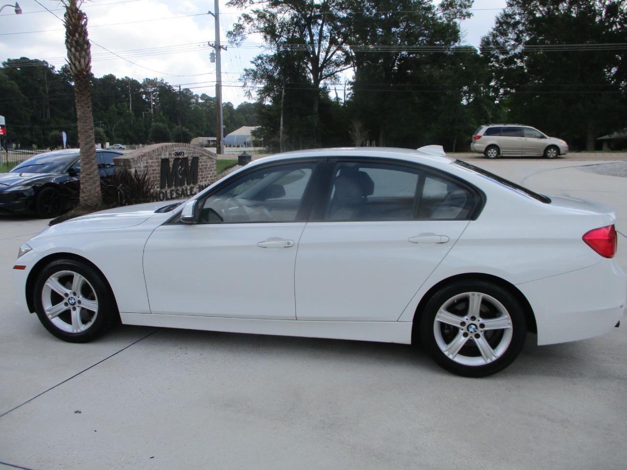 BMW 3 Series 4dr Sdn 328i RWD 2013