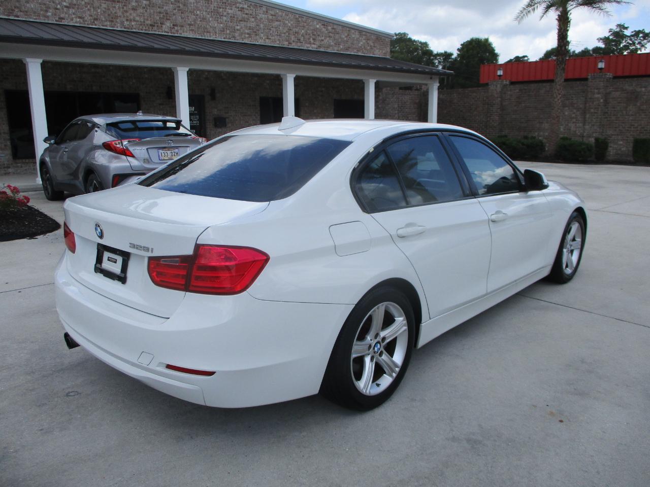 BMW 3 Series 4dr Sdn 328i RWD 2013