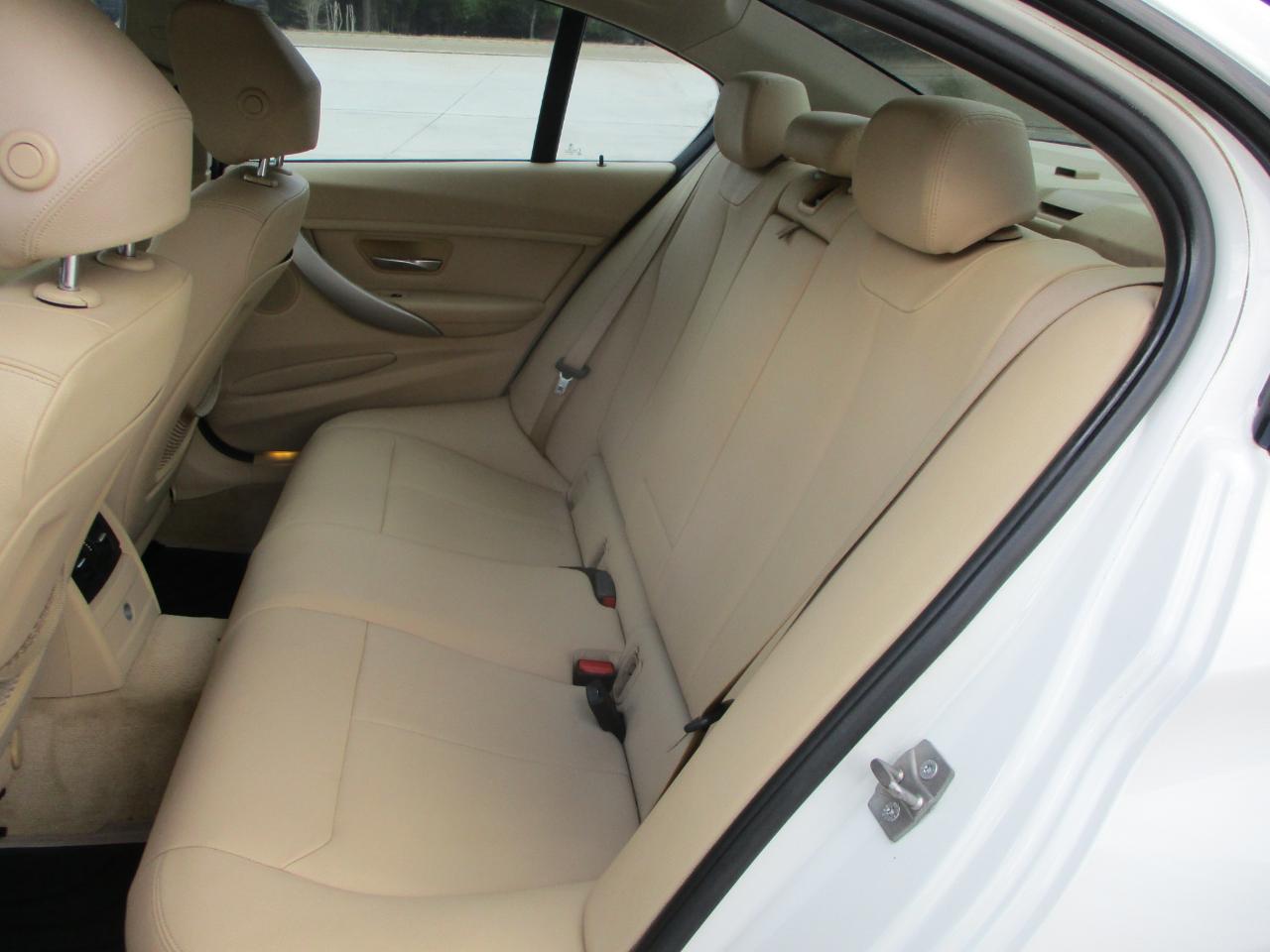 BMW 3 Series 4dr Sdn 328i RWD 2013