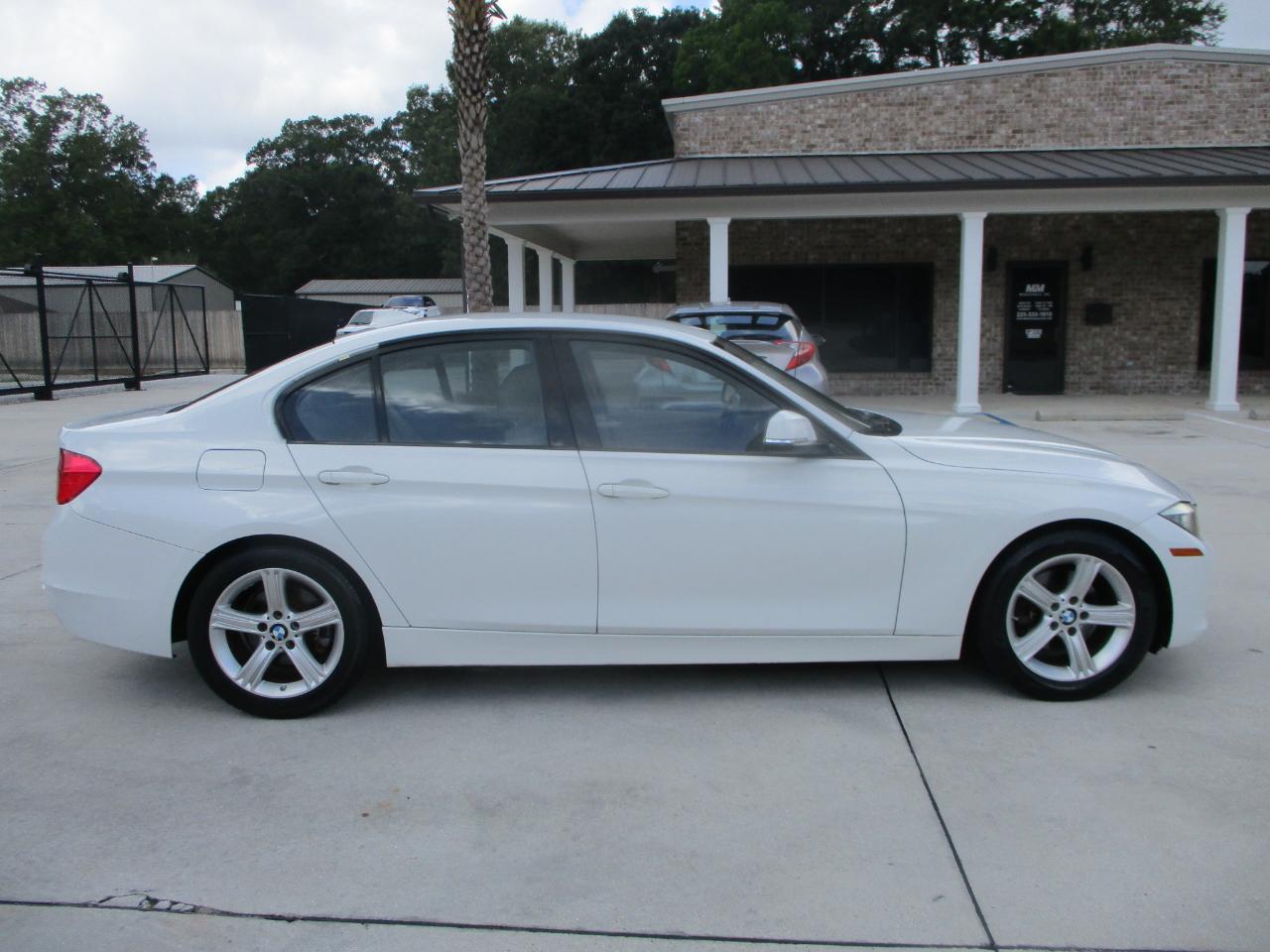 BMW 3 Series 4dr Sdn 328i RWD 2013
