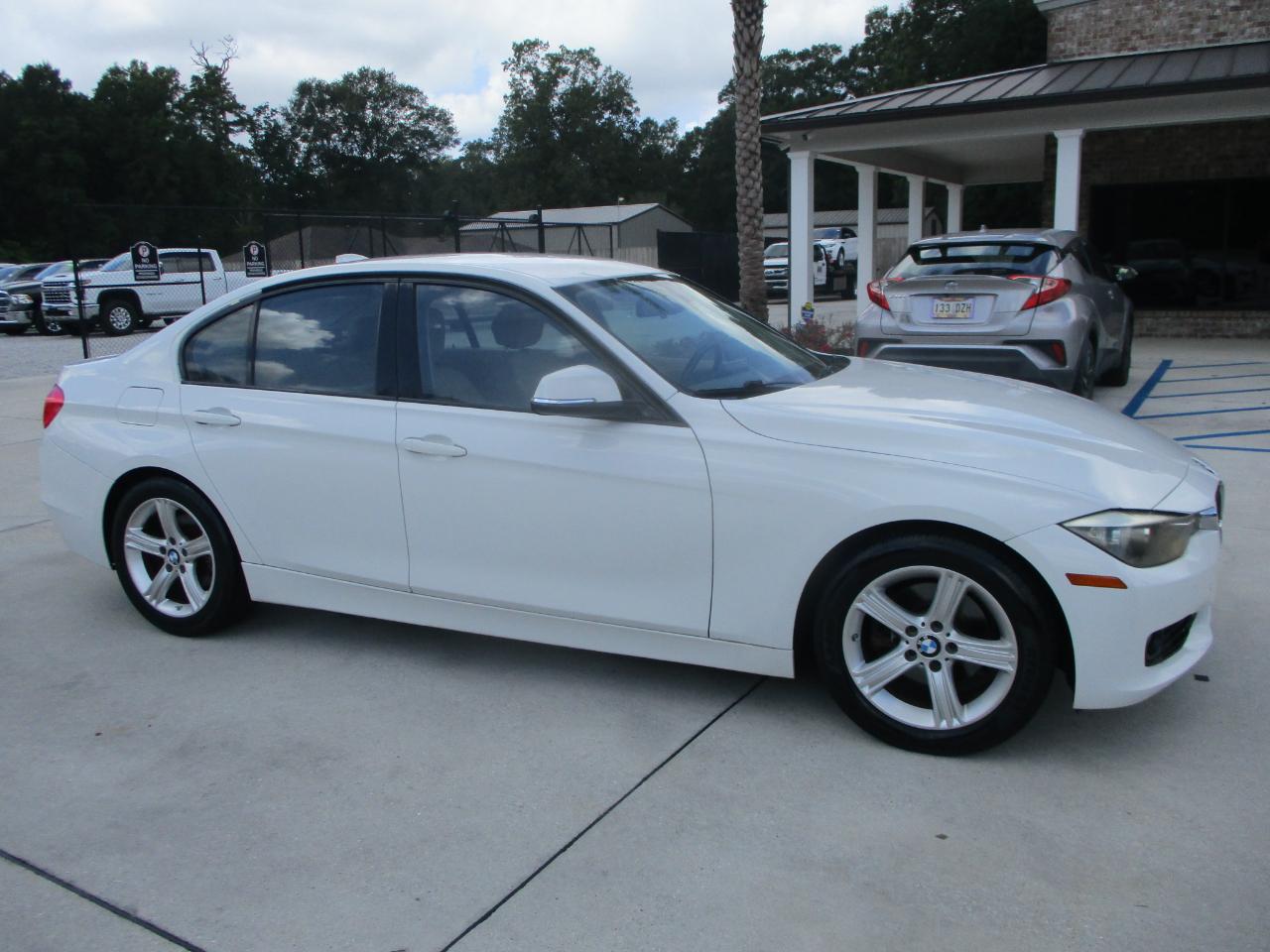 BMW 3 Series 4dr Sdn 328i RWD 2013