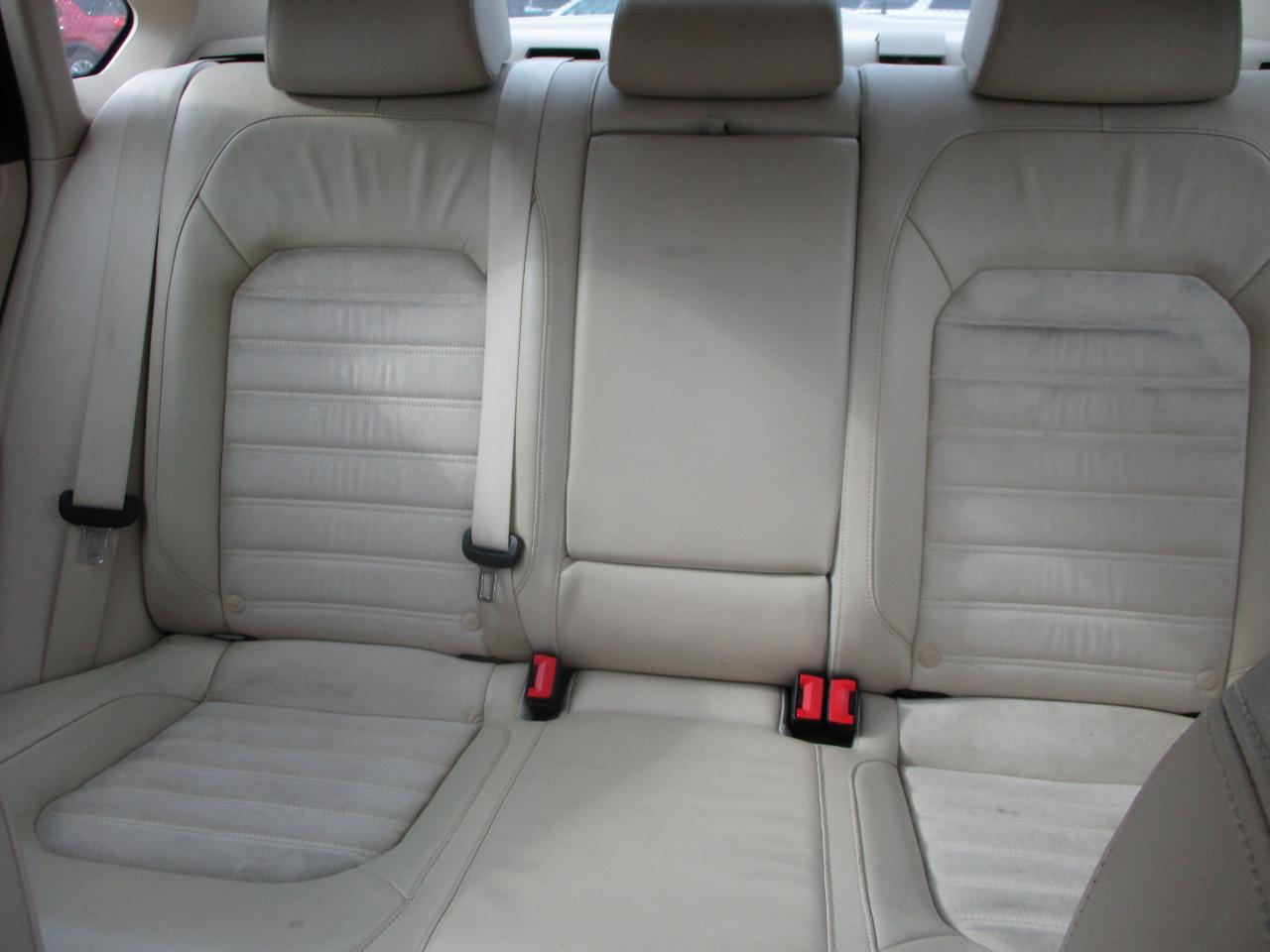 Volkswagen Passat 4dr Sdn 2.0L DSG TDI SEL Premium 2014