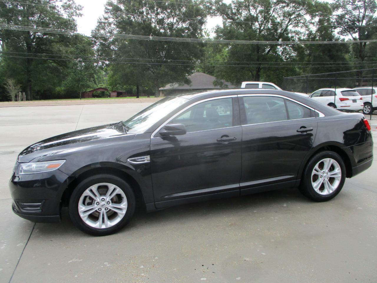 Ford Taurus 4dr Sdn SEL FWD 2013