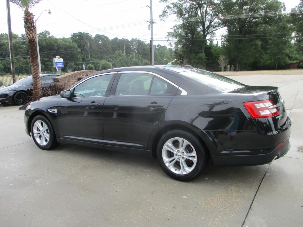 Ford Taurus 4dr Sdn SEL FWD 2013