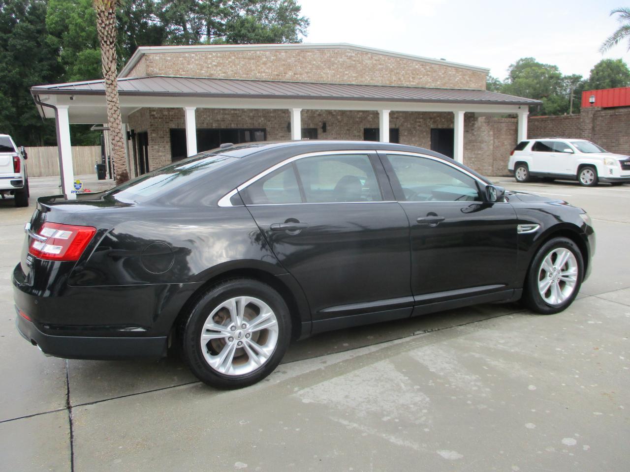 Ford Taurus 4dr Sdn SEL FWD 2013