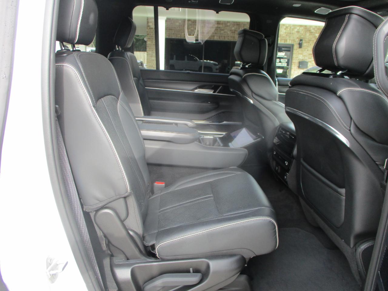 Jeep Grand Wagoneer  2024