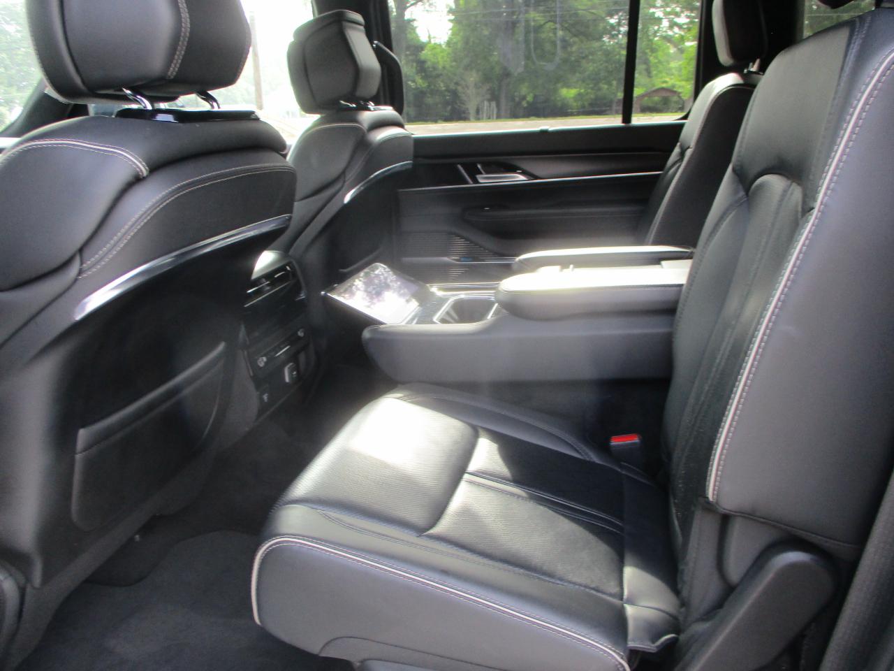 Jeep Grand Wagoneer  2024