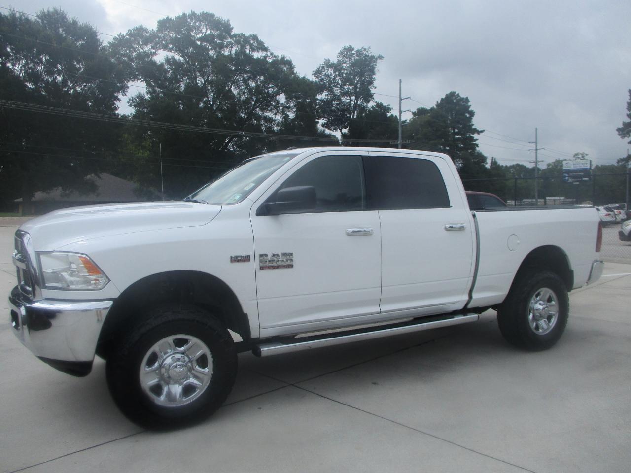 RAM 2500 SLT 4x4 Crew Cab 6'4" Box 2017