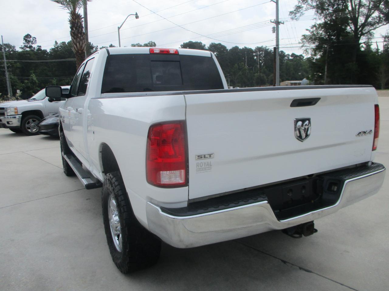 RAM 2500 SLT 4x4 Crew Cab 6'4" Box 2017