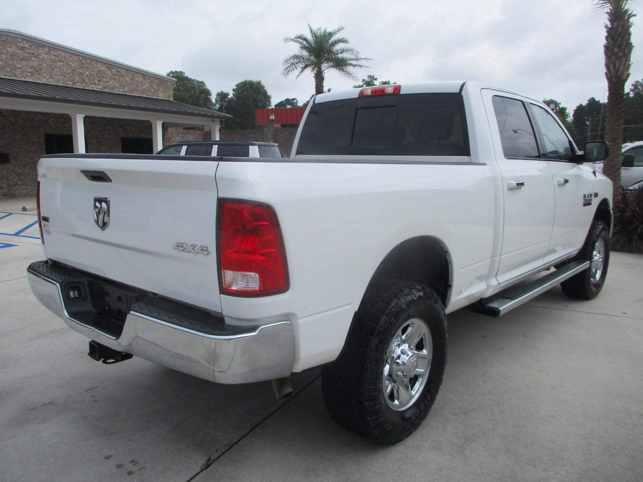 RAM 2500 SLT 4x4 Crew Cab 6'4" Box 2017