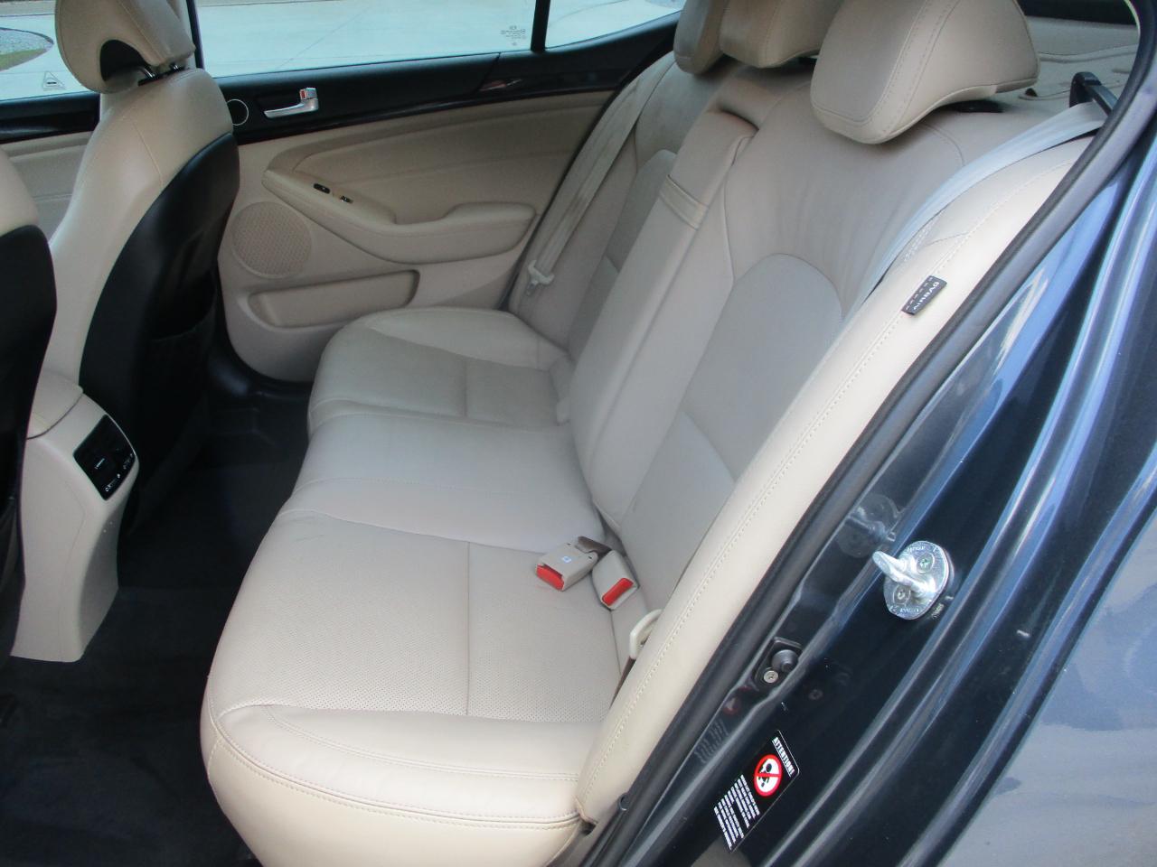 Kia Cadenza 4dr Sdn Premium 2015