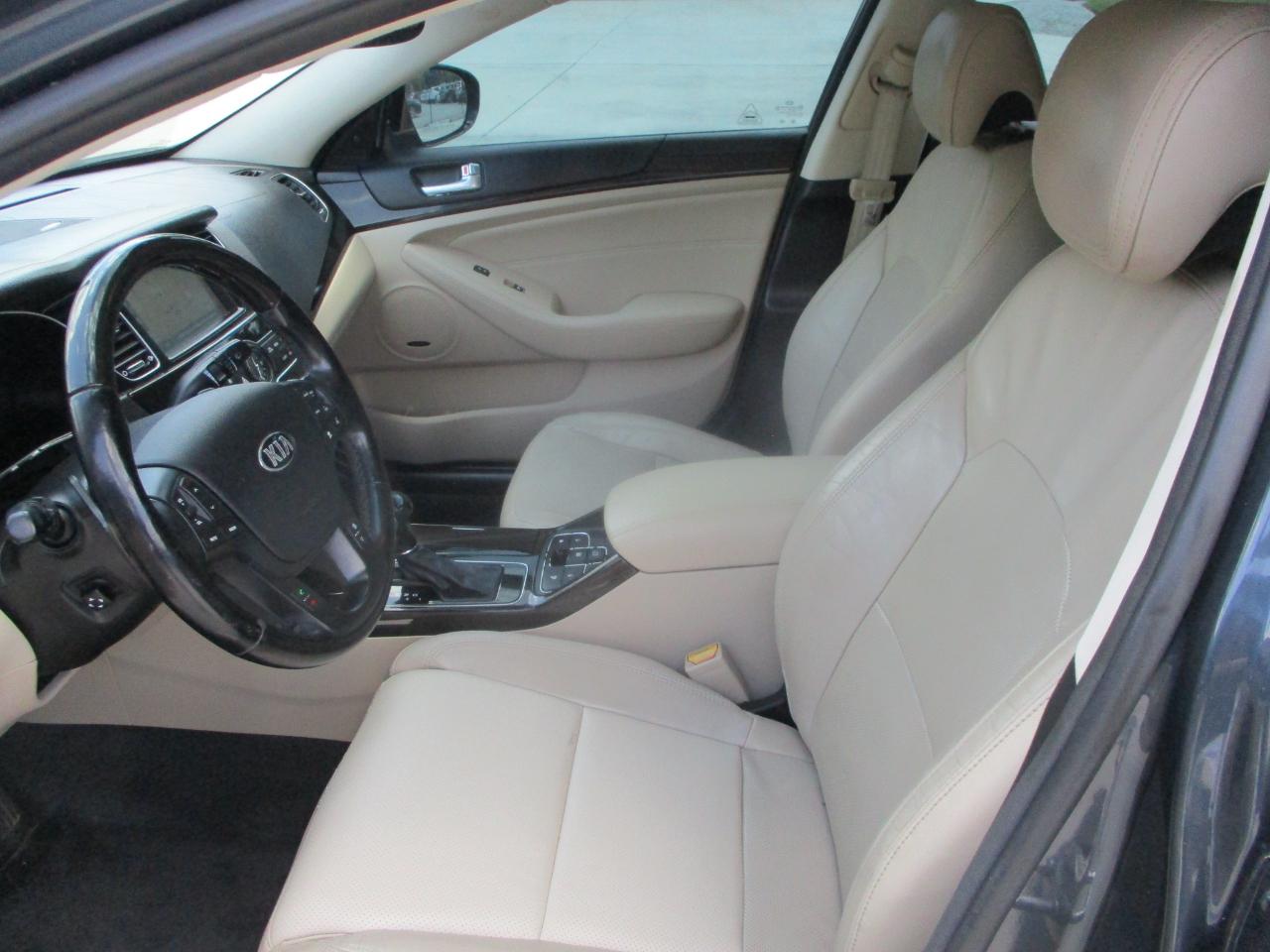 Kia Cadenza 4dr Sdn Premium 2015