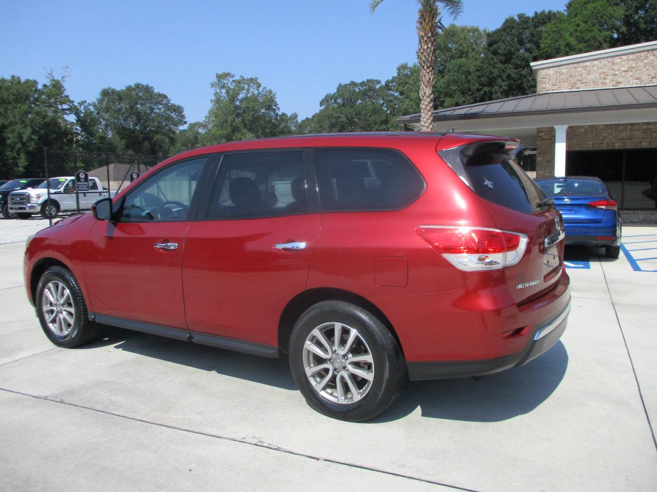 Nissan Pathfinder 2WD 4dr S 2013