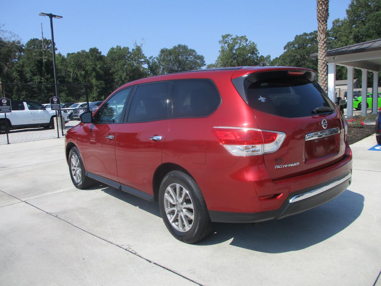 Nissan Pathfinder 2WD 4dr S 2013